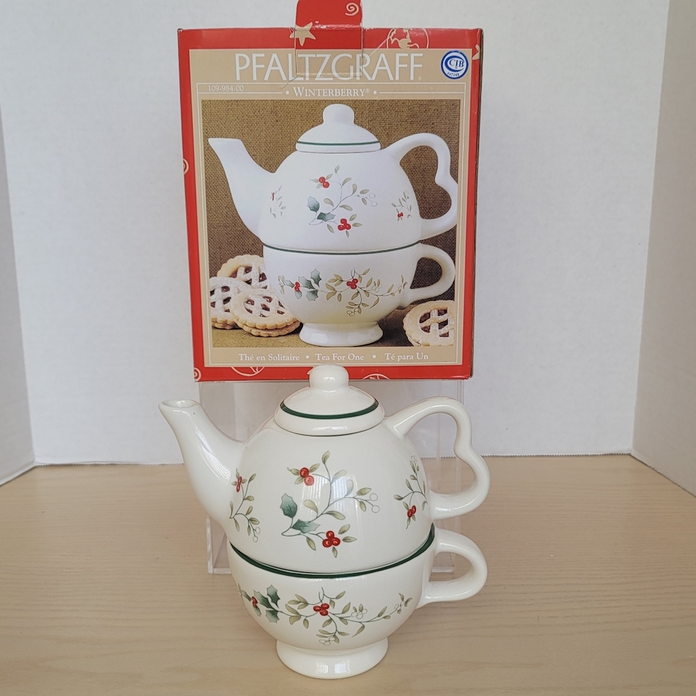 Pfaltzgraff Christmas Winterberry Tea For One Individual Teapot and Lid with Cup